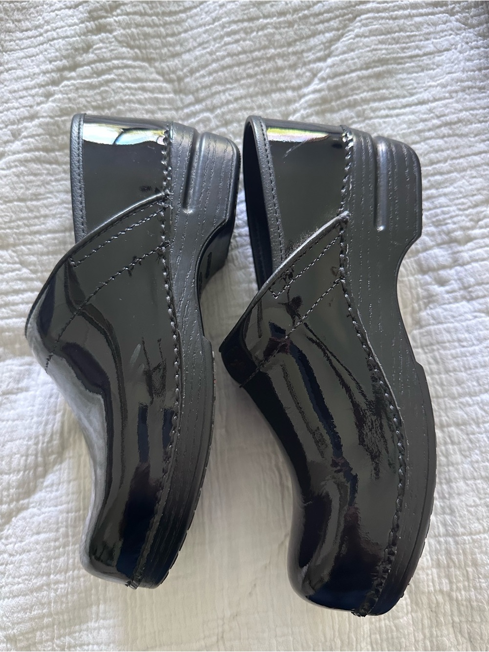 Dansko Woman's Professional Black Patent Leather Clogs size 39 EU/US 8.5
EUC - Picture 4 of 8